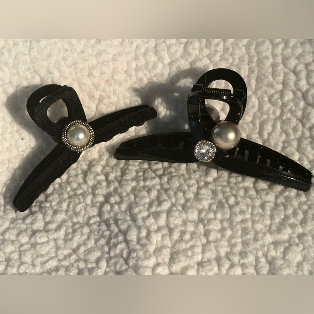 Elegant Black Hair Clips with Pearl & Crystal Details (Set of 2)
, brand new